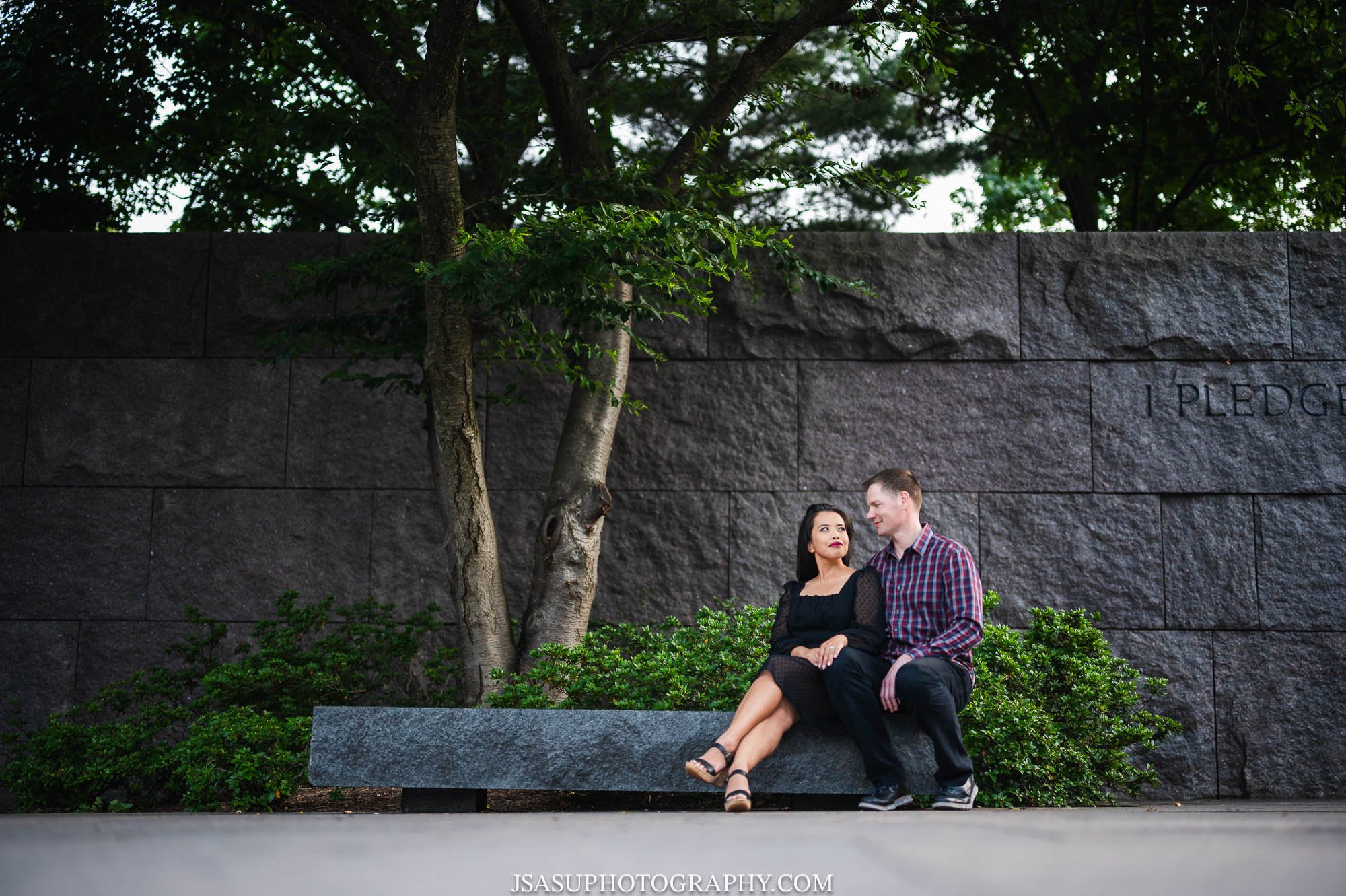 franklin-delano-roosevelt-memorial-engagement-session-dc-15.jpg