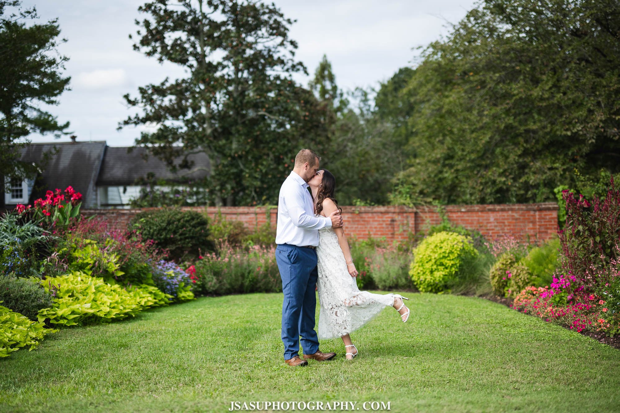 river-farm-alexandria-virginia-summer-engagement-jsasuphotography-12.jpg