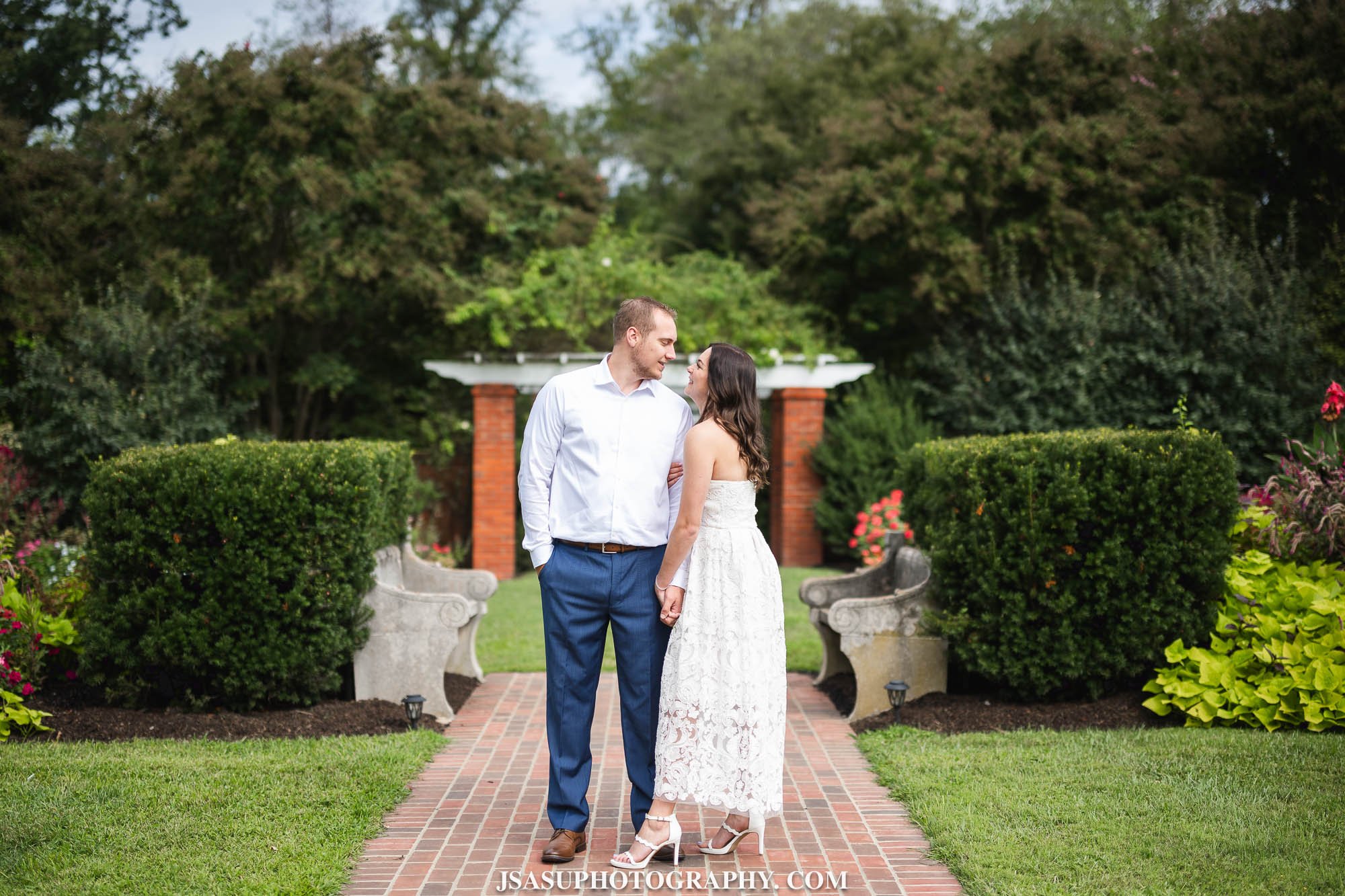 river-farm-alexandria-virginia-summer-engagement-jsasuphotography-6.jpg
