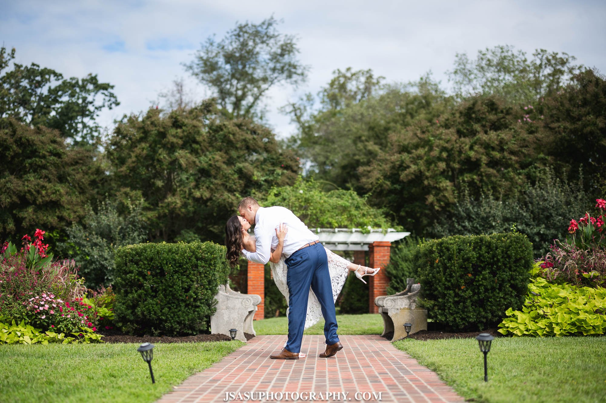 river-farm-alexandria-virginia-summer-engagement-jsasuphotography-8.jpg