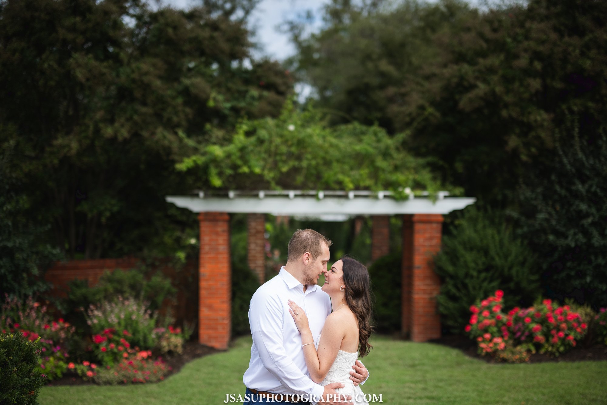 river-farm-alexandria-virginia-summer-engagement-jsasuphotography-9.jpg