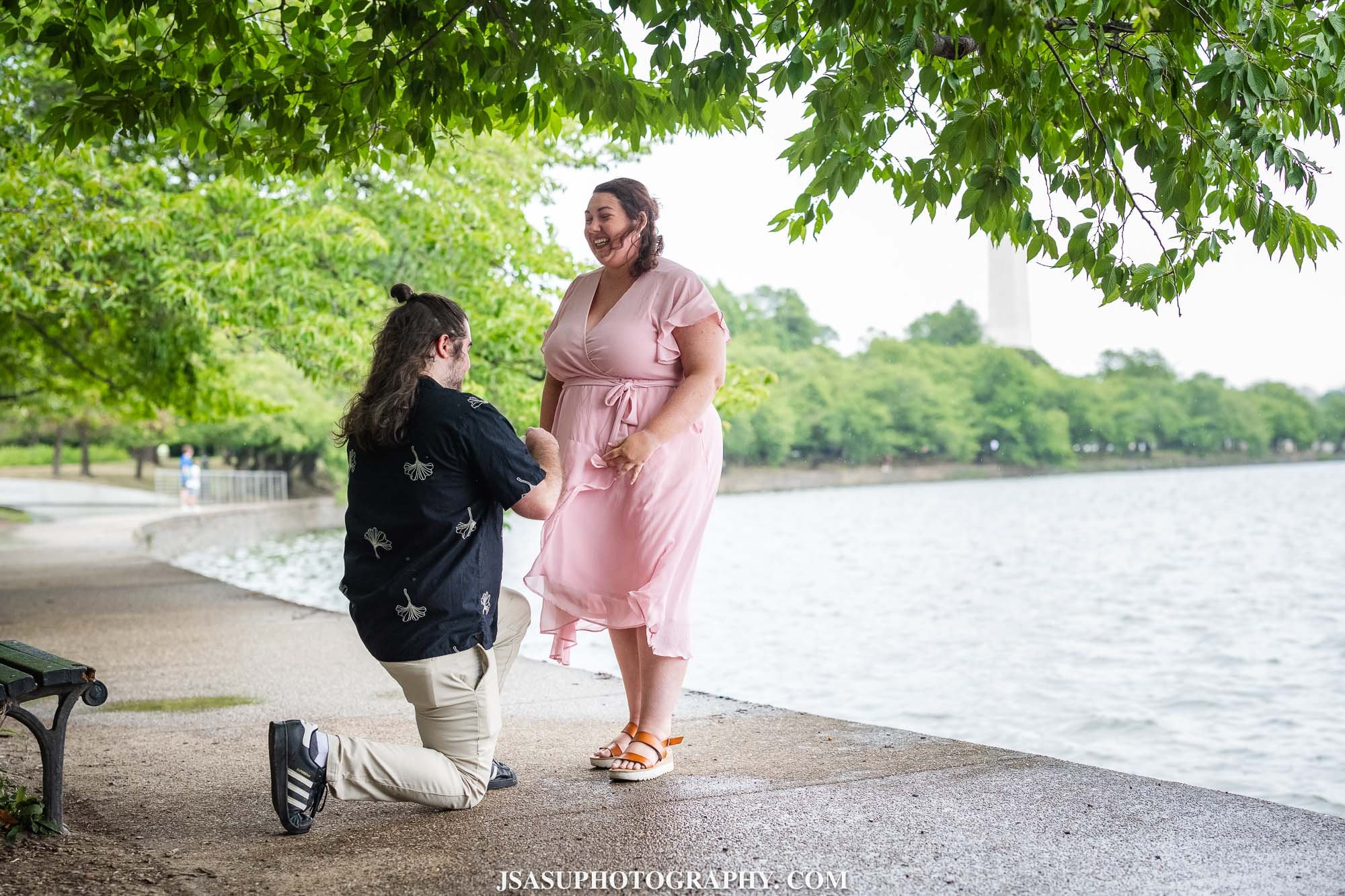 tidal-basin-surprise-proposal-daniel-holly-jsasuphotography-3.jpg
