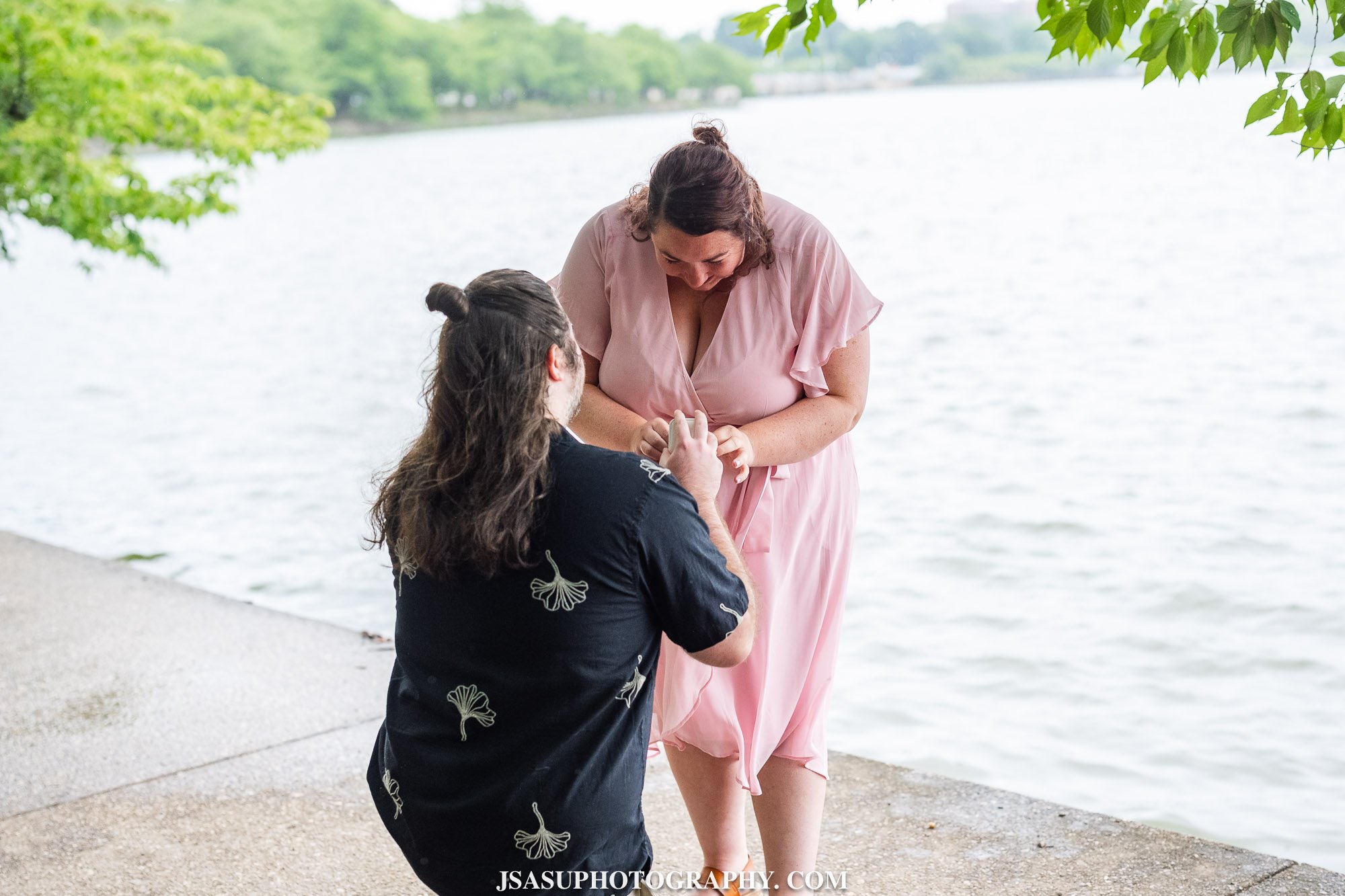 tidal-basin-surprise-proposal-daniel-holly-jsasuphotography-5.jpg
