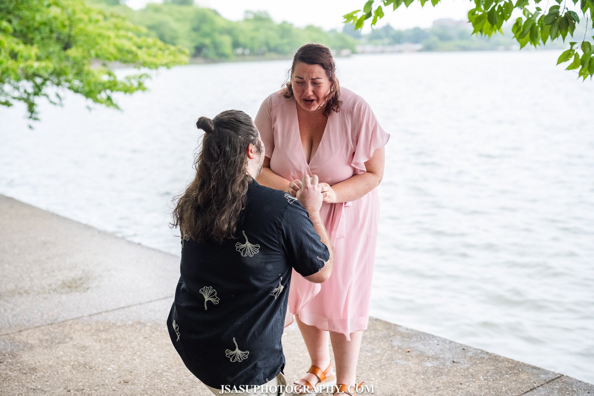 tidal-basin-surprise-proposal-daniel-holly-jsasuphotography-6.jpg