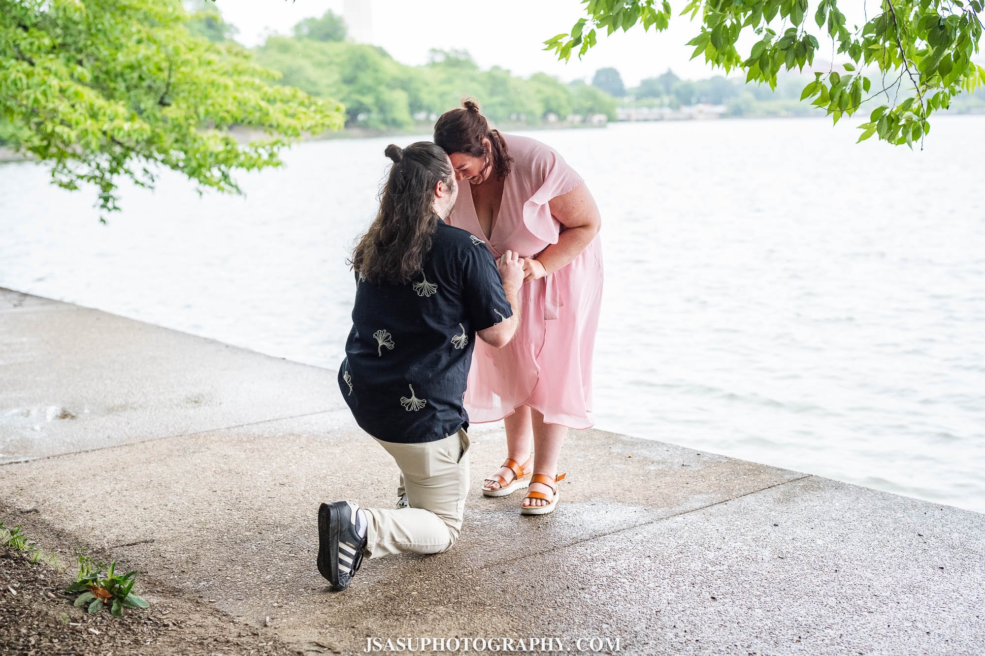 tidal-basin-surprise-proposal-daniel-holly-jsasuphotography-8.jpg