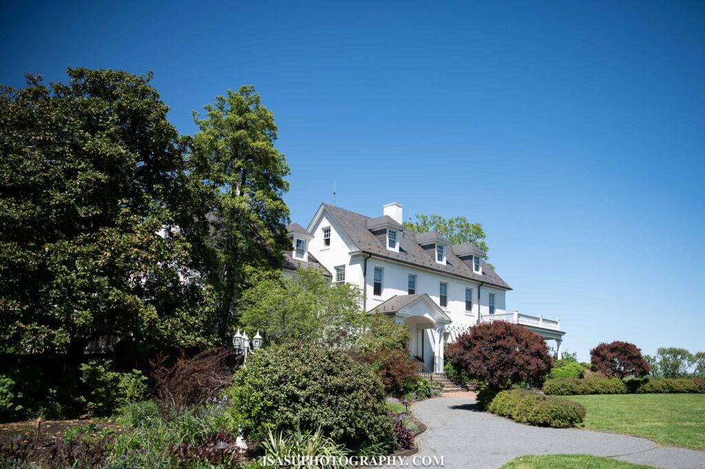 river farm mansion