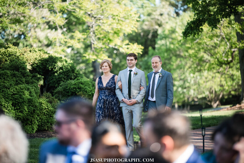 groom walking with parents
