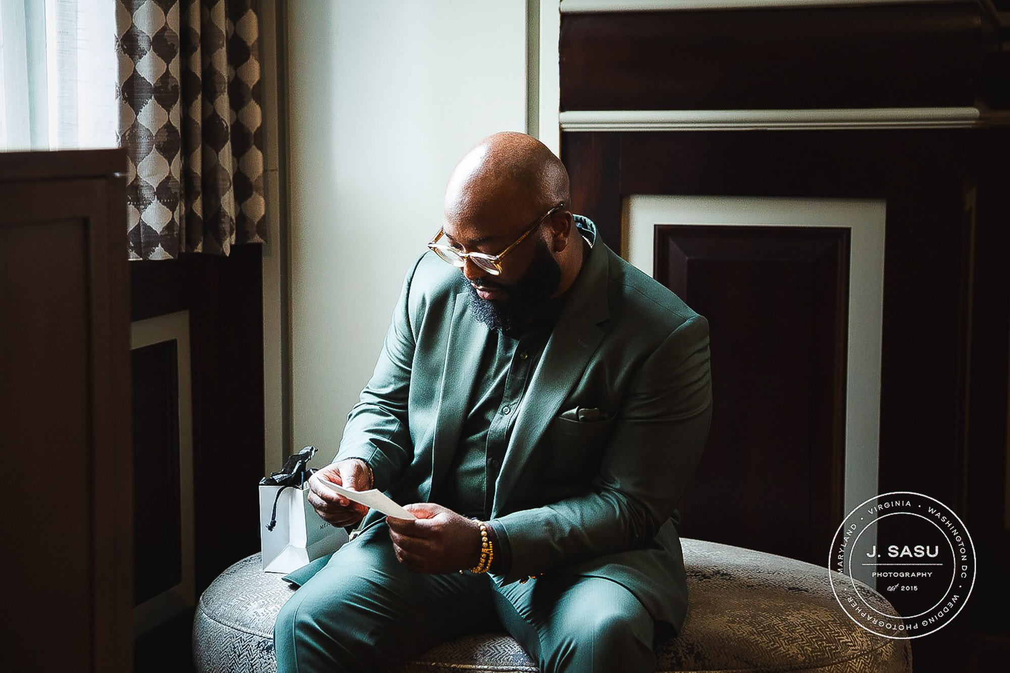 groom reading note on wedding day