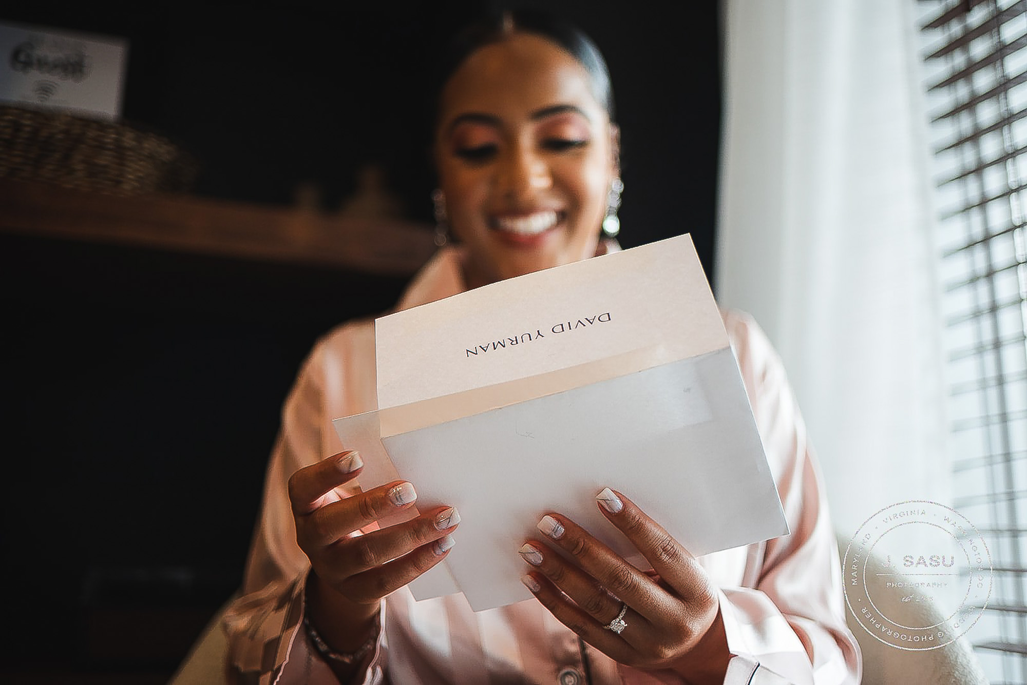 bride reading note on wedding day 